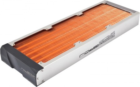 ハンダ接合なしで組立てられた360mm水冷用ラジエター、aqua computer「airplex radical 2/360」