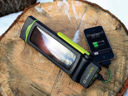 太陽光発電や手回し充電も。モバイルバッテリーになる多機能LEDライト、Goal Zero「Torch 250」