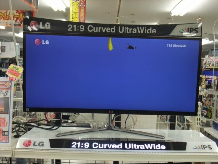 圧倒的な存在感。アスペクト比21:9の曲面型34インチワイド、LG「34UC97  