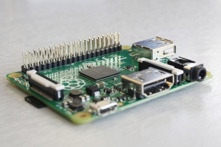 “名刺サイズ”からさらに小さくなった超小型PC「Raspberry Pi Model A+」、20ドルで発売開始