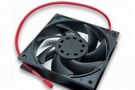 開発期間1年。静圧を高めた水冷ラジエター用120mmファン、EK Water「EK-Vardar」シリーズ