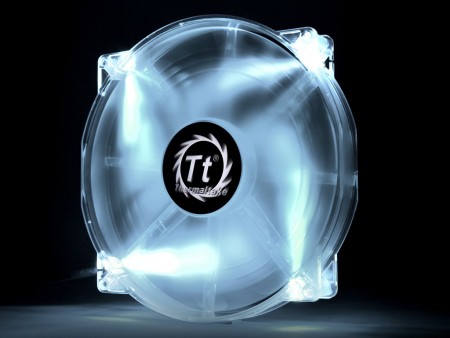 アスク、Thermaltakeの大口径200mm冷却ファン「Pure 20」にレッドとホワイト色追加