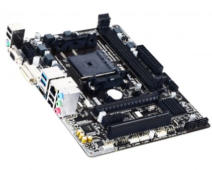 トリプルディスプレイ対応のエントリー向けFM2+マザー、GIGABYTE「GA-F2A68HM-HD2」