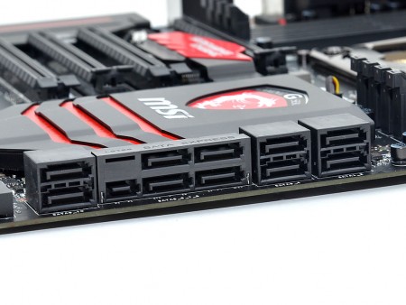 この1枚でプレイから配信まで。すべてがプレミアムな最上位マザー、MSI