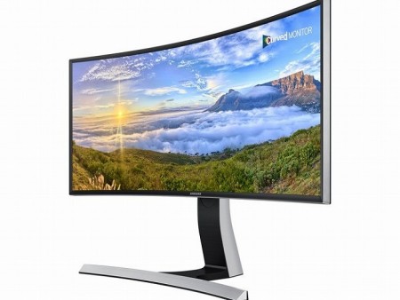 視野いっぱいの没入感が味わえる。ULTRA-WQHD解像度の34インチカーブ液晶、Samsung「SE790C」