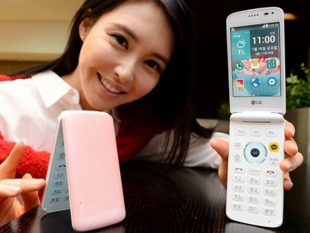 LG、大ヒットを飛ばした往年のケータイを復刻。二つ折りスマホに生まれ変わった「Ice Cream Smart」
