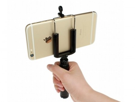 ミニ三脚に変身する、ニコイチ仕様のスマホ用ハンドグリップが上海問屋から発売