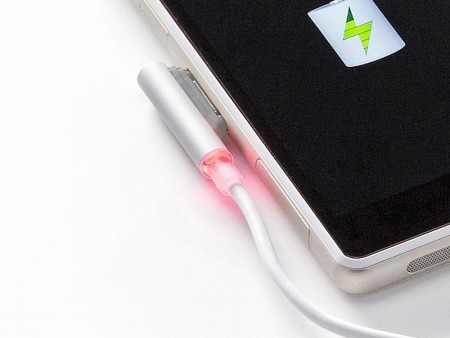 充電状況を光ってお知らせ。Xperiaシリーズ用のマグネット充電変換アダプタ、サンワ「AD-USB21XP-AL」