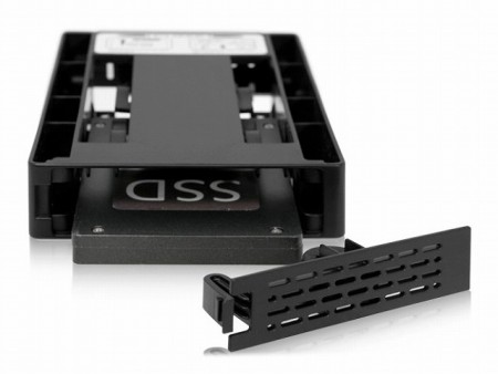 フロントから手軽にドライブ脱着。3.5インチ完全互換の変換マウンター、ICYDOCK「MB882SP-1S-3B」