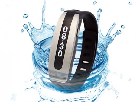 PAPAGO JAPAN、IP66/IP67防水に対応するスマートバンド「GOLiFE Care」