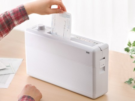 サンワサプライ、コンパクトでデスクにクロスカット採用A4電動シュレッダー