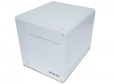 才色兼備”なシルキーキューブ。A4レターケース同等の「acubic CM10