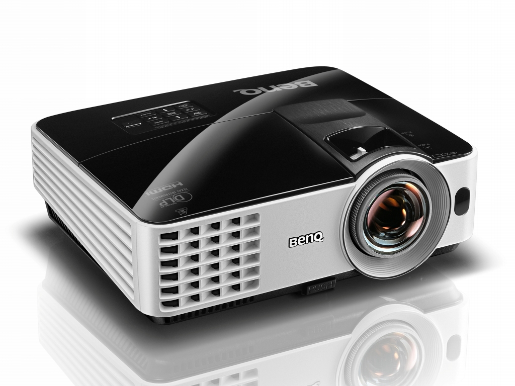 BenQ DLPプロジェクター(BenQ MW621ST) ベンキュー、1mから64インチ投写できる短焦点プロジェクタ「MW621ST