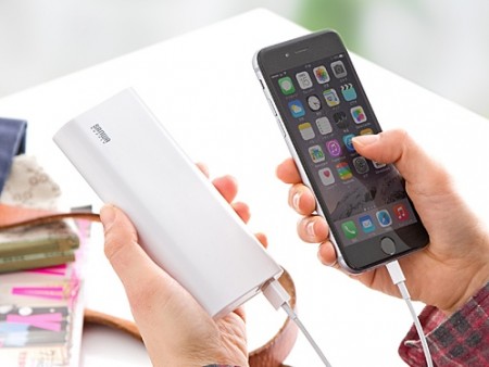 スマホを4回充電できる13,000mAhモバイルバッテリ、サンワダイレクト「702-BTL019WSET」