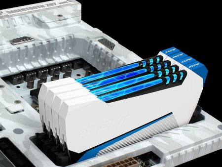 発光ギミックが妖しく光る。近未来デザインのDDR3メモリキット、AVEXIR「Raiden」シリーズ登場
