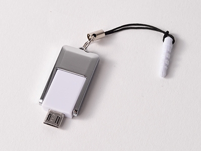 1コインでお釣りがくるUSB/microUSB対応microSDカードリーダーがNantenaから