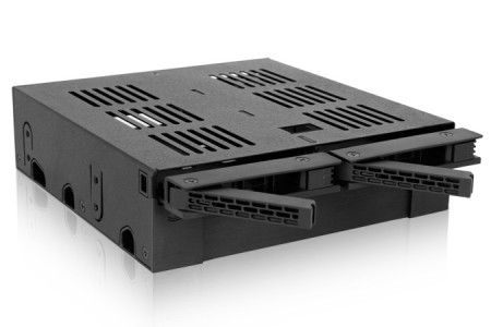 ICYDOCK、5インチベイ1段に3.5インチと2.5インチ×2を搭載できるベイマウンタ「MB322SP-B」