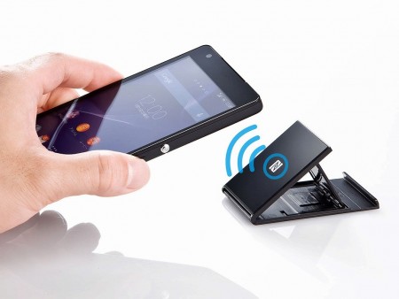 かざすだけでアプリ起動や設定変更。スマホがもっと便利になるNFC搭載スタンド、サンワ「PDA-STN9」