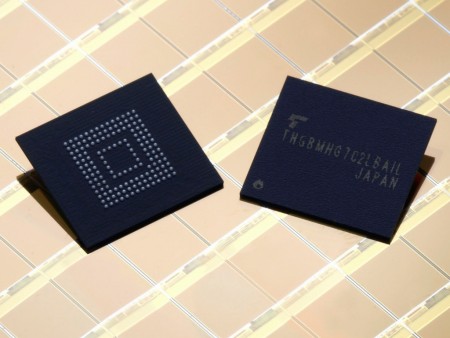 東芝、「コマンドキューイング」対応で30％高速なeMMC 5.1メモリのサンプル出荷開始