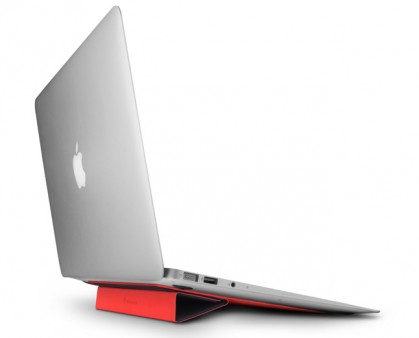 フォーカルポイント、幅の広いMacBookシリーズに対応するキックスタンドカバー発売