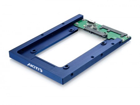 3.5インチマウンタにもなるSATA-USB3.1変換アダプタ、AKiTiO「Neutrino Bridge」