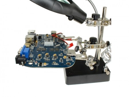 半田付けが楽になる、LEDライト・拡大鏡付き作業台「DN-12632」が上海問屋から