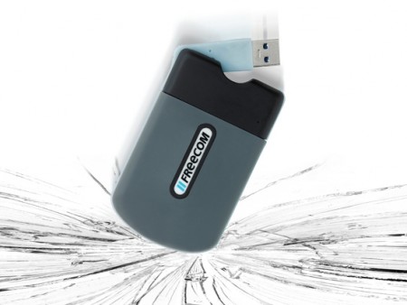 2mからの落下に耐える耐衝撃ポータブルSSD、フリーコム「TOUGH DRIVE MINI SSD」