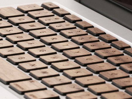 MacBook Proのキーボードを木目調に変えるキースキン「Keys for Apple MacBook Pro」リンクスから