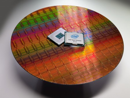 Intel、最新命令セット「TSX」対応のサーバー向けプロセッサ「Xeon E7 v3」シリーズ発表