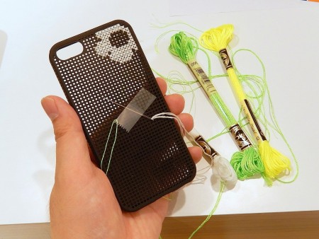 創業250年の刺繍糸メーカーから新型iphoneケース 刺繍で作る Dmc Stitch Case For Iphone6 発売 エルミタージュ秋葉原