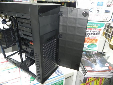 大ヒットモデルをベースにしたzalman静音ミドルタワーpcケース Zm R1 が展示中 エルミタージュ秋葉原