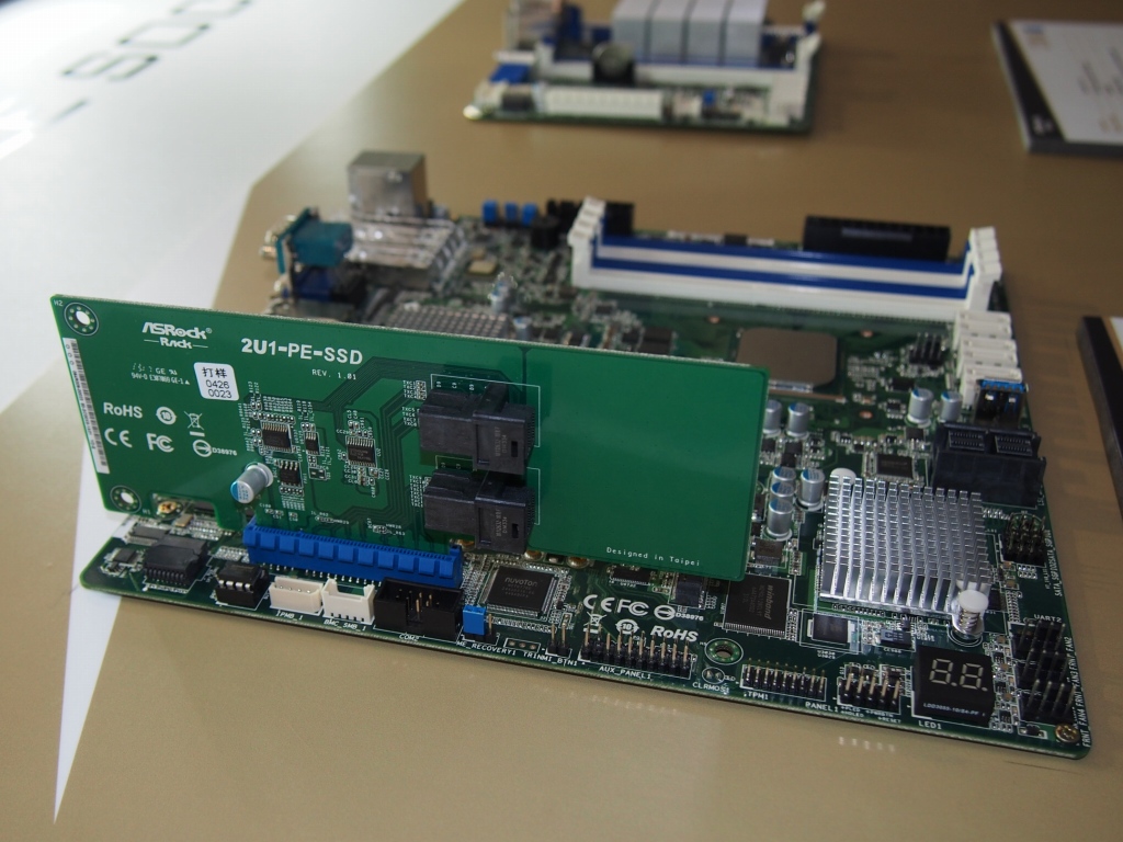 「SFF-8639」をPCI-Expressに変換するアダプタがASRock Rackブランドから