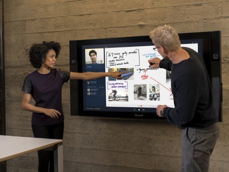 Microsoft、Windows 10搭載の84インチ端末「Surface Hub」7月1日より受注開始