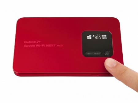 UQ、220Mbpsの4×4 MIMO対応Wi-Fiルーター「WX01」に新色メタリックレッド追加