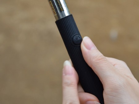 超音波リモコンでシャッターが切れる自撮りスティックがサンコーから発売