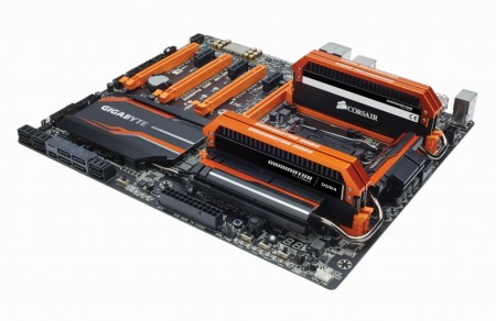 CORSAIR、DDR4-3400MHz対応フラッグシップメモリ「CMD16GX4M4B3400C16」7月上旬発売