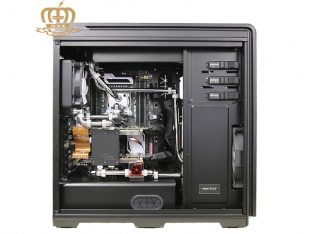 ステンレス鋼パイプ配管の本格水冷PC、「Storm Water Cooling Metal Giants」