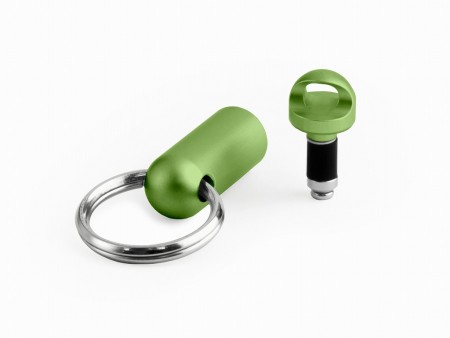 イヤホンジャックにストラップホールを増設する「Pluggy Lock」にリストストラップ付きモデル発売