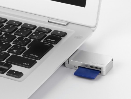 デジタル一眼の高画質画像を約12倍の高速転送。バッファローのSD専用カードリーダー＆ライター