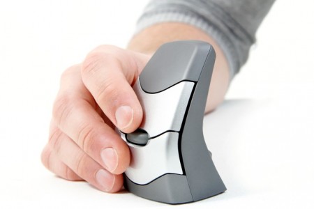 Spire、垂直デザインで手首や腕に負担がかからないエルゴノミクスワイヤレスマウス「DXT」