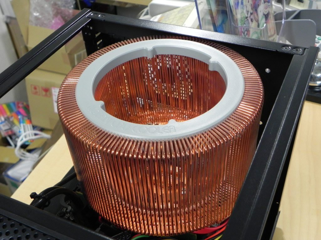 アキバ入荷情報】オリオスペックのCube型完全ファンレスPCの現物