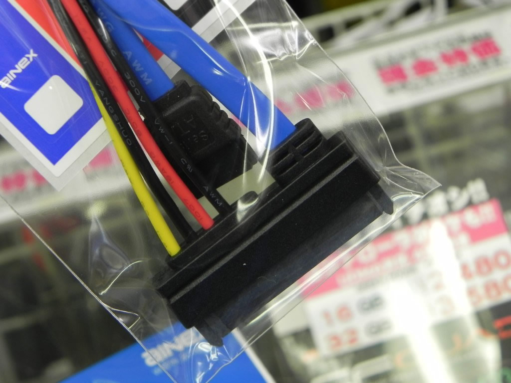 アキバ入荷情報】アイネックスの一体型SATA電源延長ケーブルは、実用的でお買い得 - エルミタージュ秋葉原