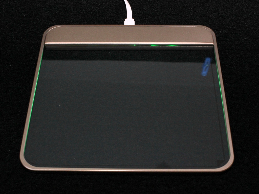 指先の動きでPCを自在に操る、上海問屋のガラスタッチパッドBastron「Wired Glass Touchpad」 エルミタージュ秋葉原