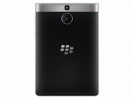 パスポートサイズのハイエンド端末に新色。「BlackBerry Passport Silver Edition」が北米で発売