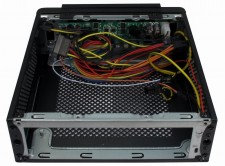 60W ACアダプタ付属の超小型Mini-ITXケース、Inter-Tech「Mini ITX-603