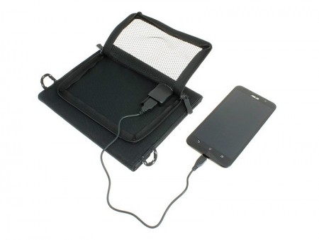 アウトドアに携帯したい、パネル3枚仕様のソーラーUSB充電器が上海問屋から