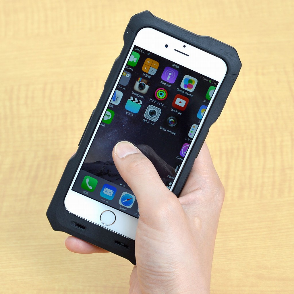 太陽光でiPhoneを充電できる、ソーラーパネル搭載のバッテリーケースがサンコーから