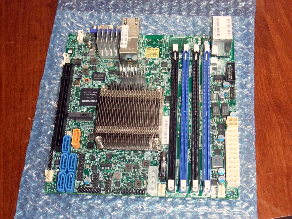 マザーボード Supermicro X10SDV-4C-TLN2F Xeon D-1521 SuperMicro X10SDV-4C-TLN2F Mini-ITX,Xeon D-1521 with active fan