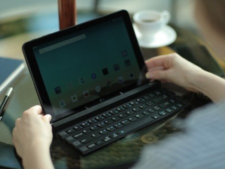 LG、くるくる巻いて収納できる折りたたみ式のフルサイズキーボード「Rolly Keyboard」