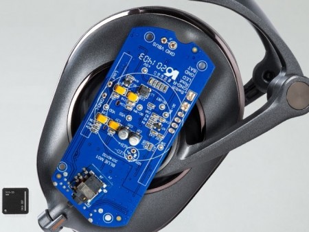 プレアディス、カスタムアンプ内蔵ハイエンドヘッドフォン「Blue Mo-Fi